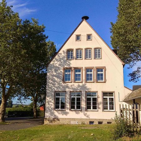 Alte Schule Gaestehaus - Fraeulein Apartment Битбург Екстериор снимка