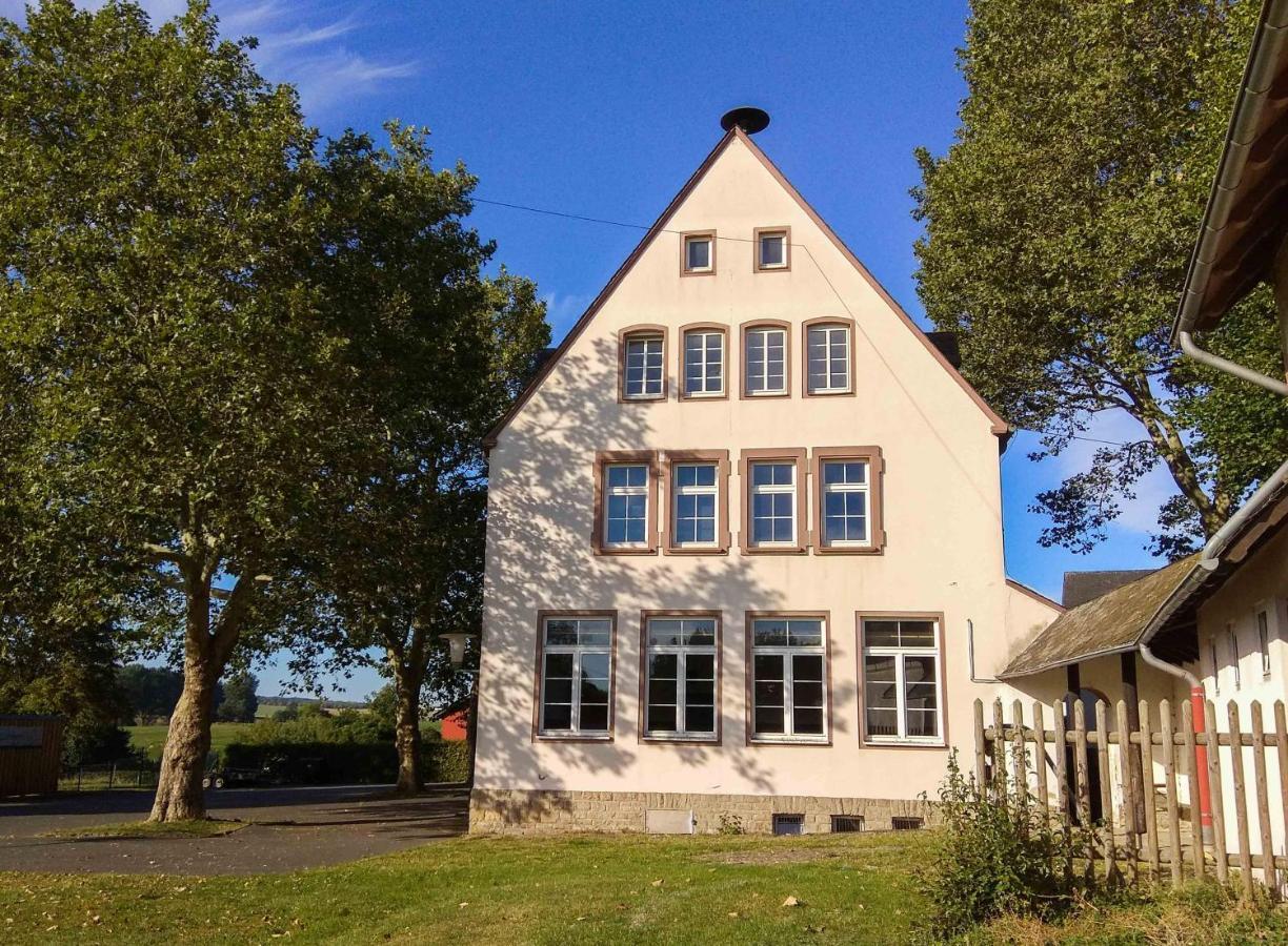 Alte Schule Gaestehaus - Fraeulein Apartment Битбург Екстериор снимка