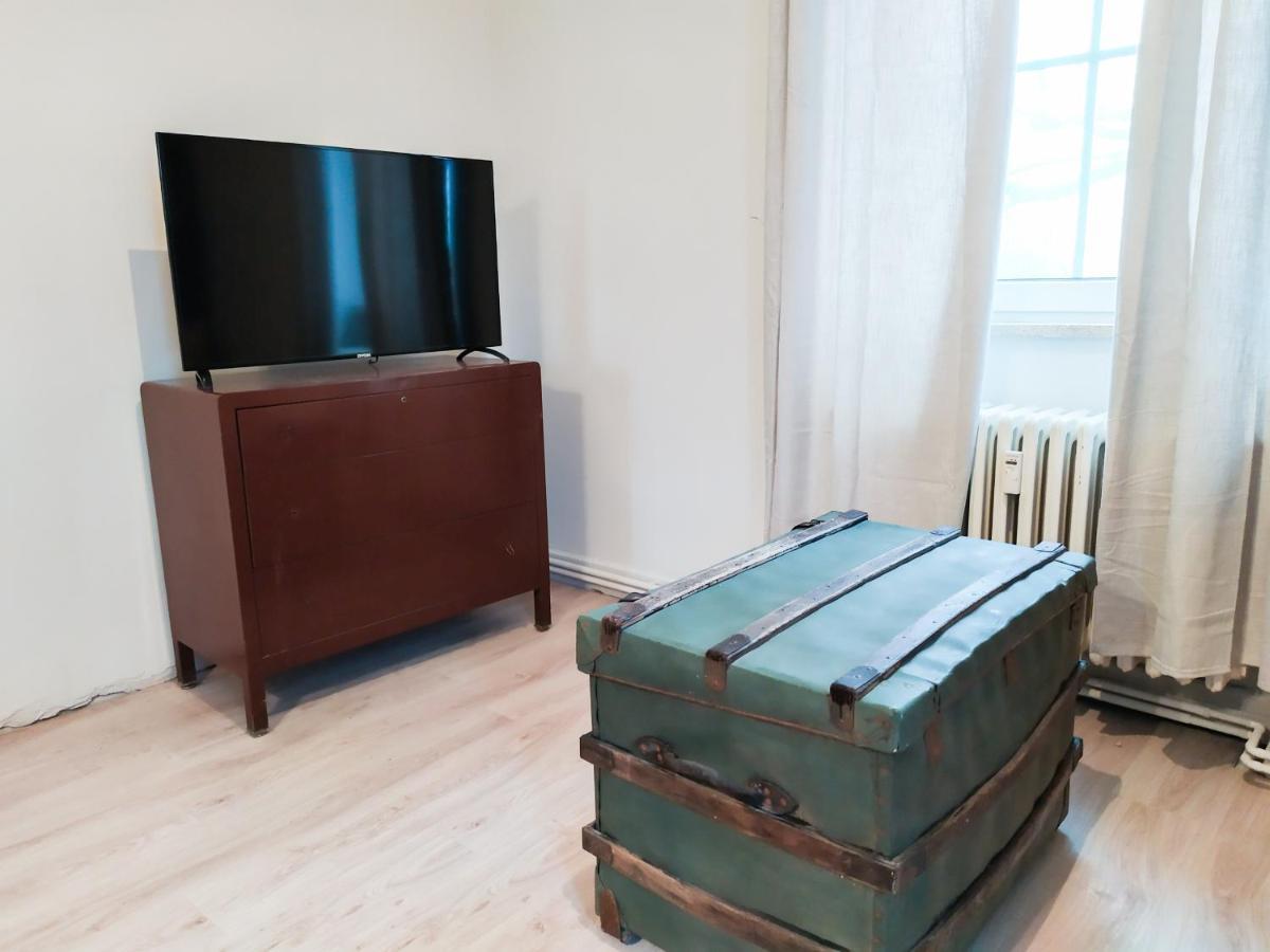 Alte Schule Gaestehaus - Fraeulein Apartment Битбург Екстериор снимка