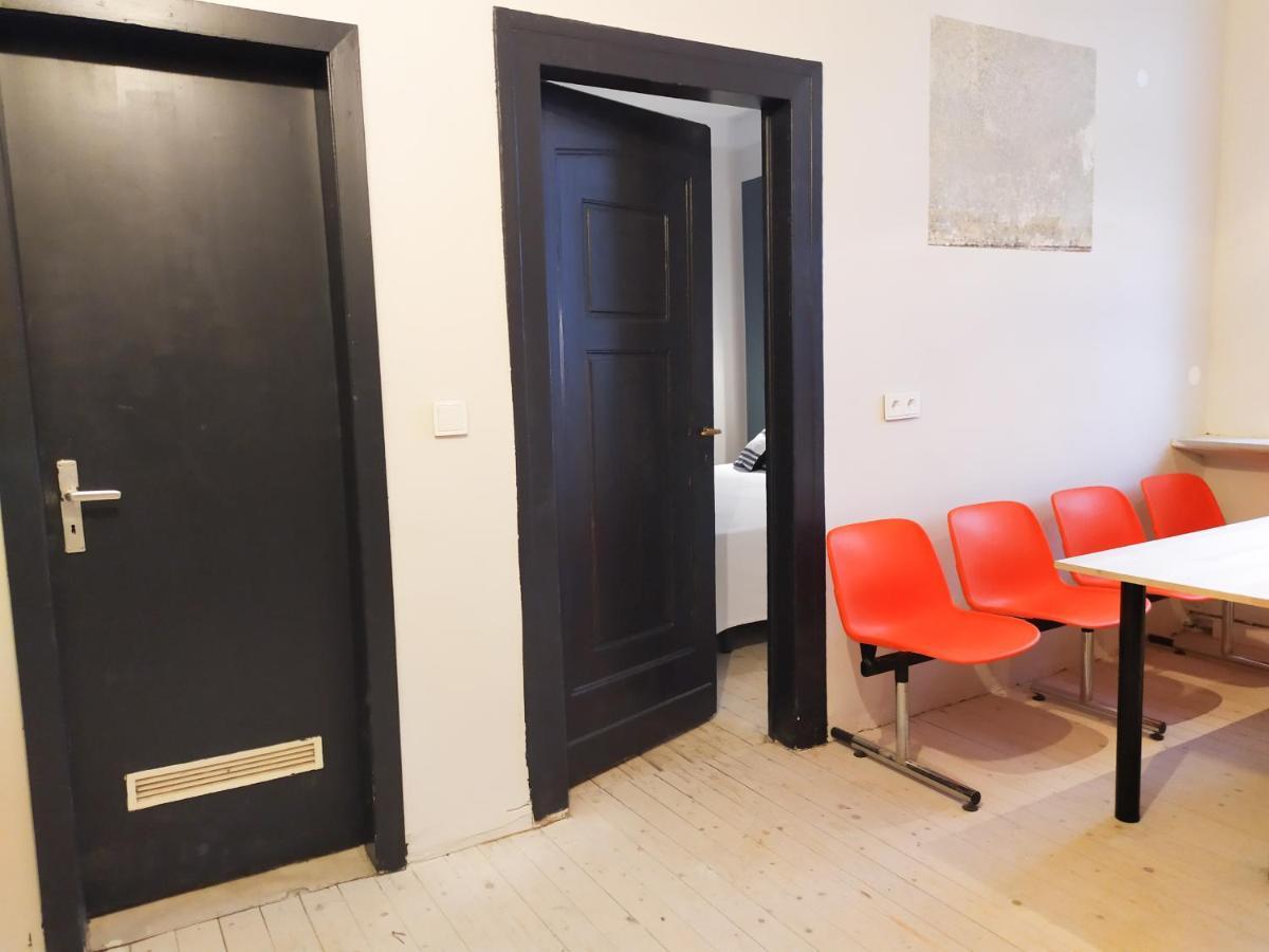 Alte Schule Gaestehaus - Fraeulein Apartment Битбург Екстериор снимка
