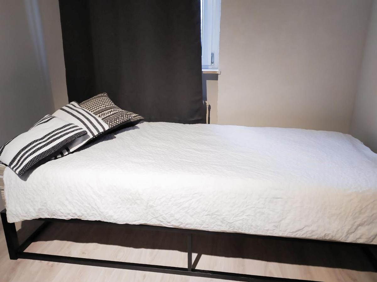 Alte Schule Gaestehaus - Fraeulein Apartment Битбург Екстериор снимка